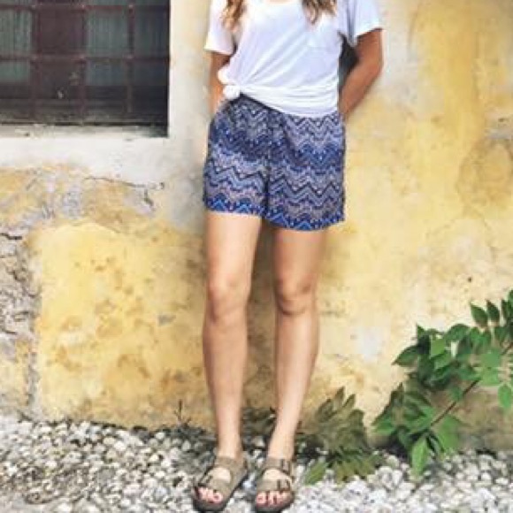 Drawstring patterned shorts - Picture 3 of 3